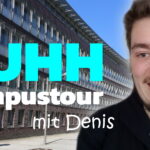Titelbild der TUHH Campustour mit Denis und einem Gebäude auf dem TUHH Campus im Hintergrund..